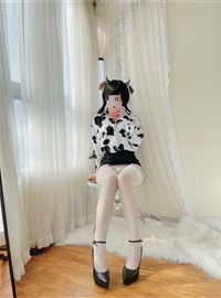 Chiyo Ogura w - Cow Shirt(1)